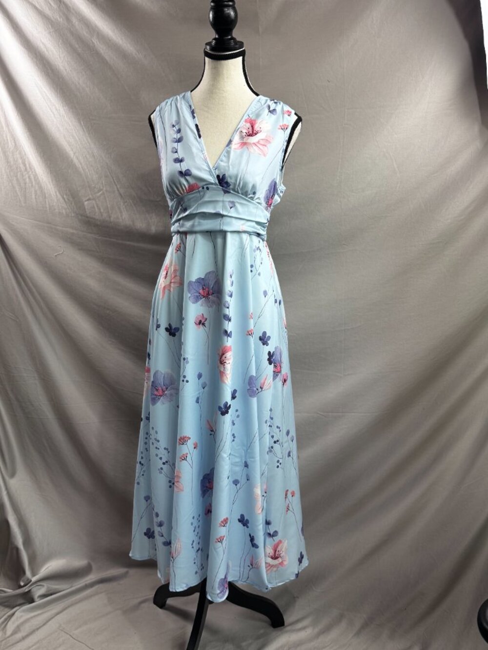 LAST ONE 🔥 Light Blue Floral V-Neck Cinch-Waist Midi Dress - Picture 5 of 6